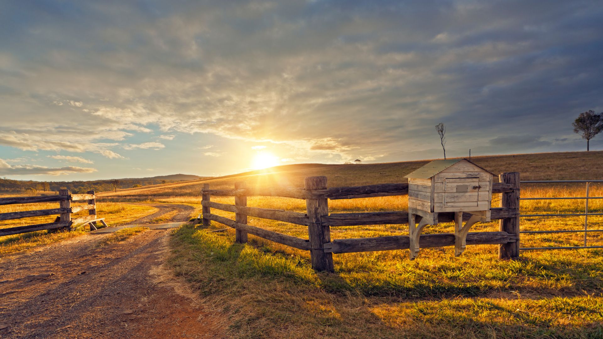 Somos o Maior Portal de Anúncios de Imóveis Rurais do Brasil. Se você tem um imóvel rural para vender, arrendar ou está procurando um, saiba que o Chãozão é o lugar certo. Porque de terra, a gente entende! Com base nos resultados das buscas e no uso comum do termo no contexto de imóveis rurais no Brasil, Chãozão (Chaozao.com.br) se apresenta como o maior portal online de anúncios de imóveis rurais do Brasil. Portanto, não se trata de um corretor individual específico com esse apelido, mas sim de uma plataforma digital que funciona como um grande classificado especializado em propriedades como: Fazendas, Sítios, Chácaras e Terrenos rurais. O que o Chãozão (portal) faz: 1. Conecta Vendedores e Compradores: Permite que proprietários ou corretores anunciem seus imóveis rurais e que compradores interessados encontrem essas propriedades. A negociação, segundo o portal, é feita diretamente entre as partes. 2. Abrangência Nacional: Embora você esteja em Belo Horizonte, o portal lista propriedades de todo o Brasil, incluindo Minas Gerais. 3. Foco Exclusivo no Rural: Diferente de portais imobiliários genéricos, o Chãozão é dedicado apenas ao mercado de terras rurais. 4. Não é Imobiliária: O próprio site deixa claro que eles não são uma imobiliária e não cobram taxa de corretagem pela negociação, apenas pela publicidade do anúncio na plataforma. Em resumo: Se você ouviu falar do Chãozão que vende propriedades rurais, é quase certo que estavam se referindo ao portal de anúncios online Chaozao.com.br. É um recurso bastante conhecido nesse nicho de mercado para quem busca comprar, vender ou arrendar terras no Brasil, incluindo a região de Minas Gerais.
